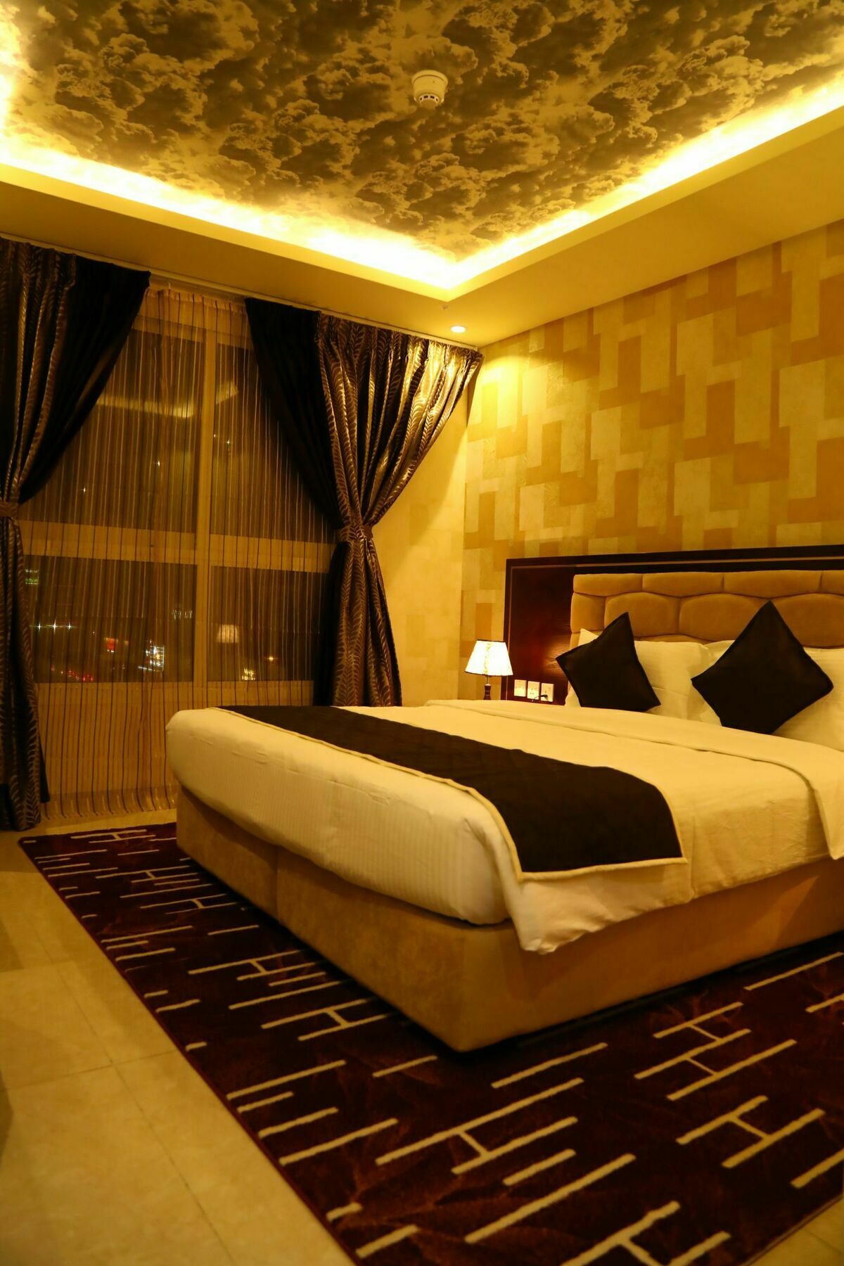 Voyage Hotel Dubai Buitenkant foto
