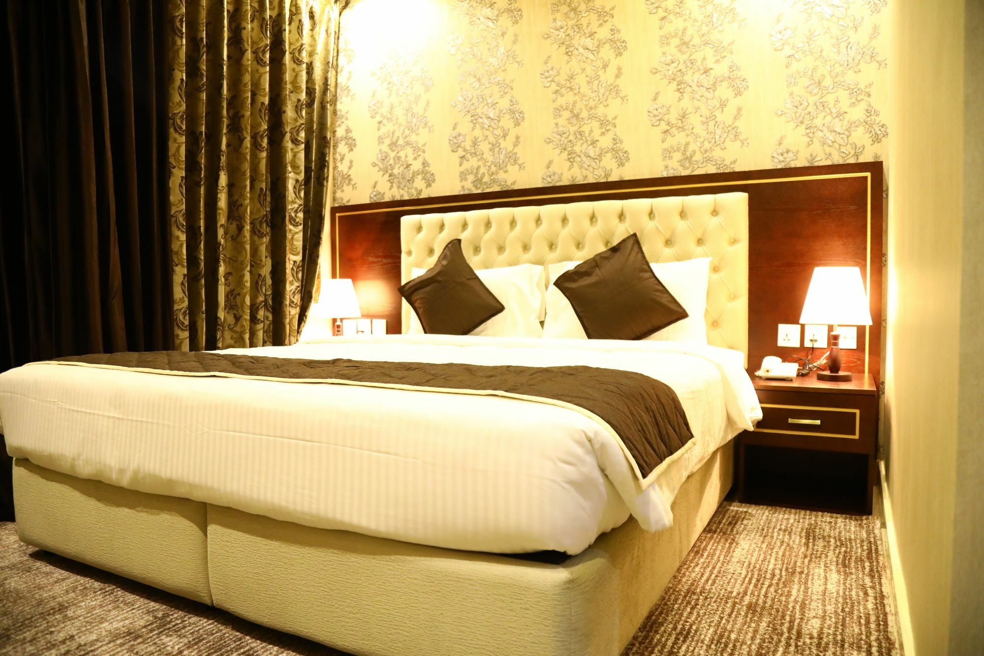 Voyage Hotel Dubai Buitenkant foto
